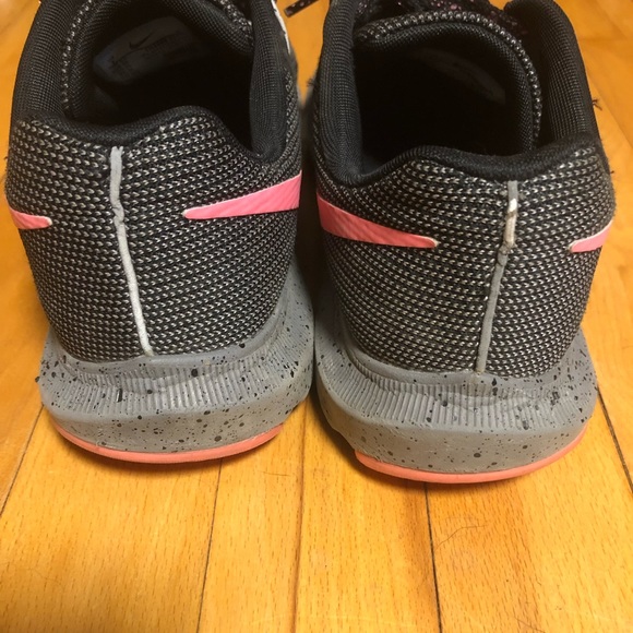 Size 7 Nike running shoes - Picture 4 of 4